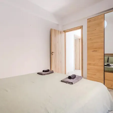 Cozy 1 Min To The