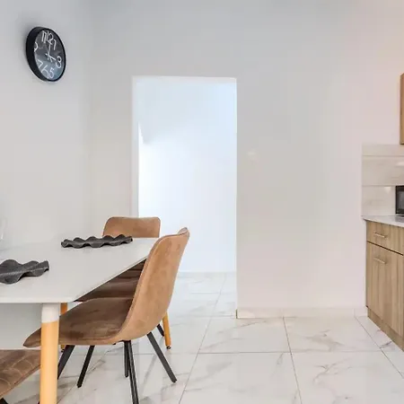 Cozy 1 Min To The Appartement Larnaca